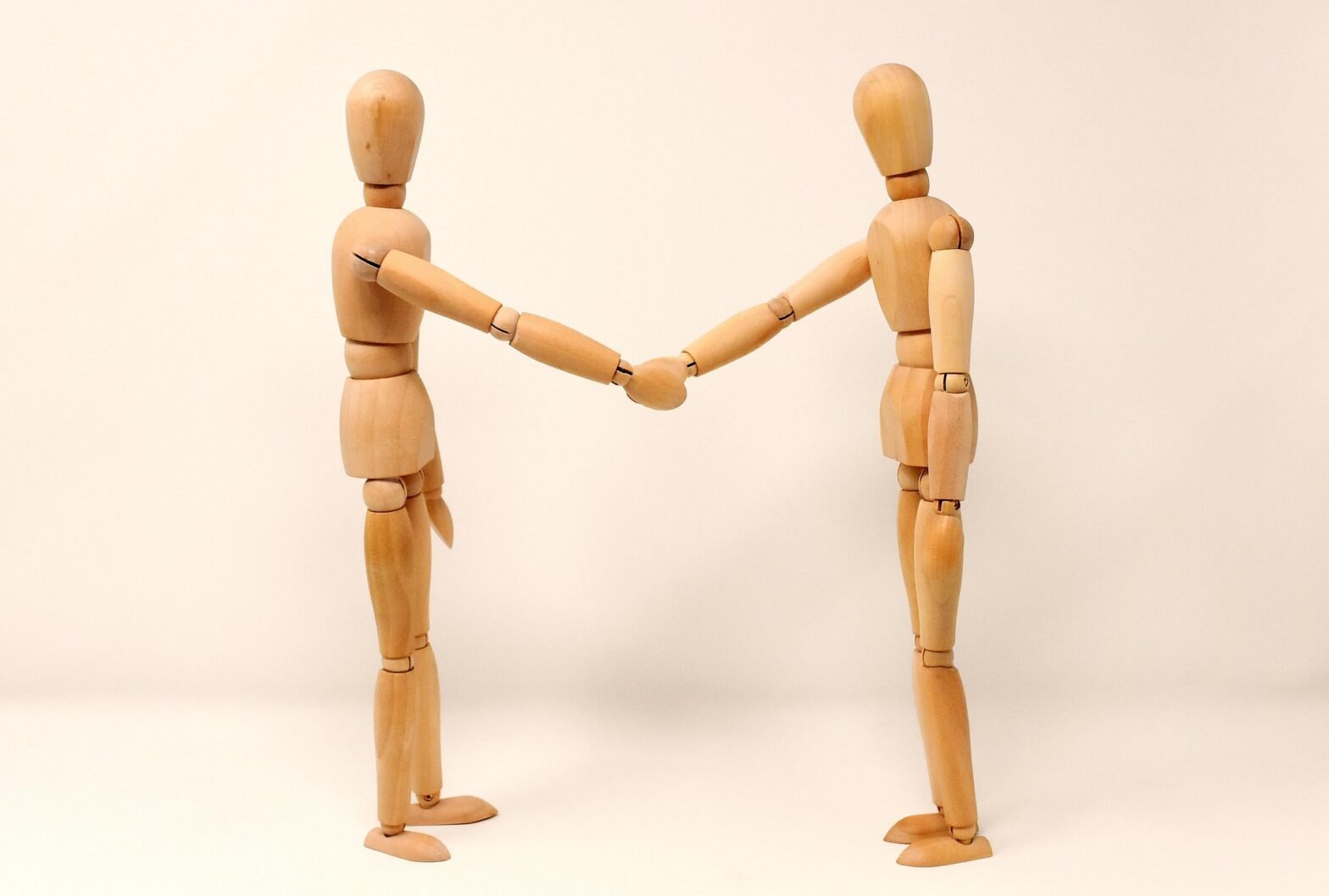 5 razones por las que ceder no construye relaciones (y negociar sí)